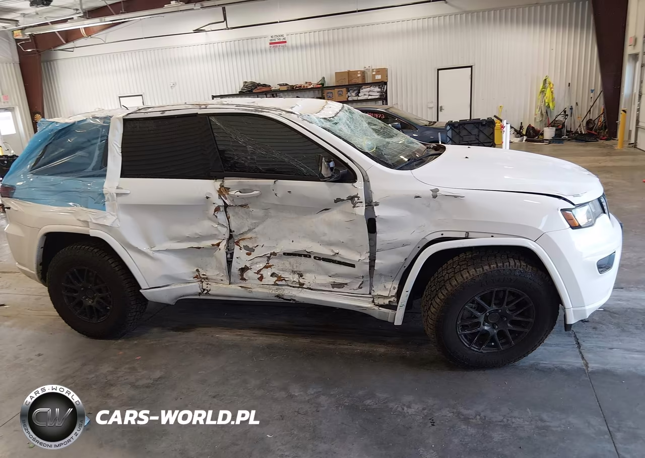 2018 Jeep Grand Cherokee Laredo VIN:1C4RJFAG8JC156791 - 12