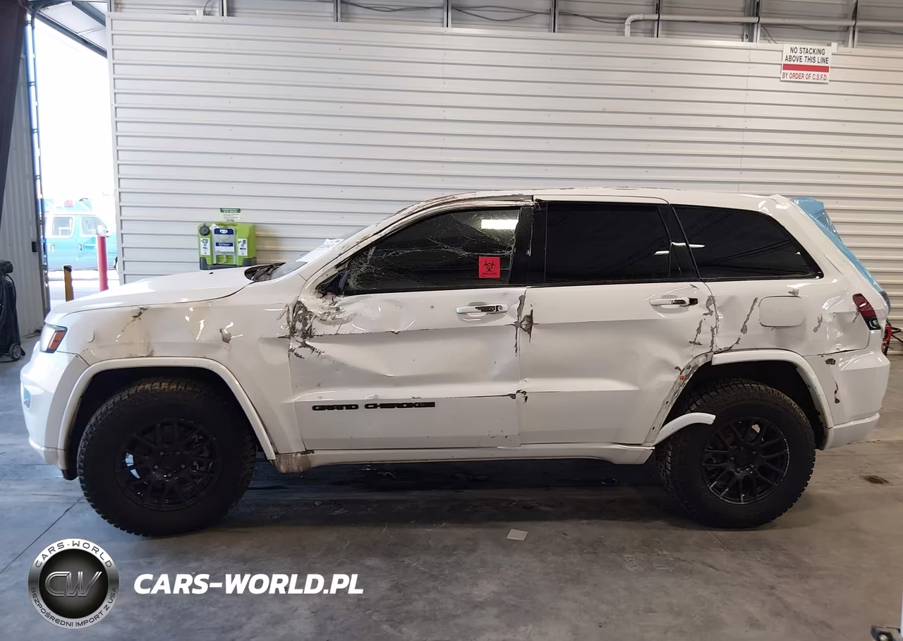 2018 Jeep Grand Cherokee Laredo VIN:1C4RJFAG8JC156791 - 13