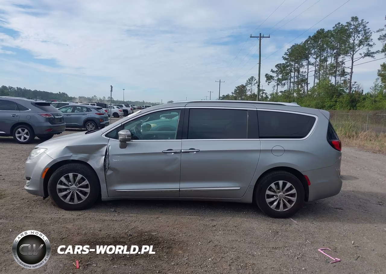 2018 Chrysler Pacifica Touring L VIN:2C4RC1BG2JR217734 - 14