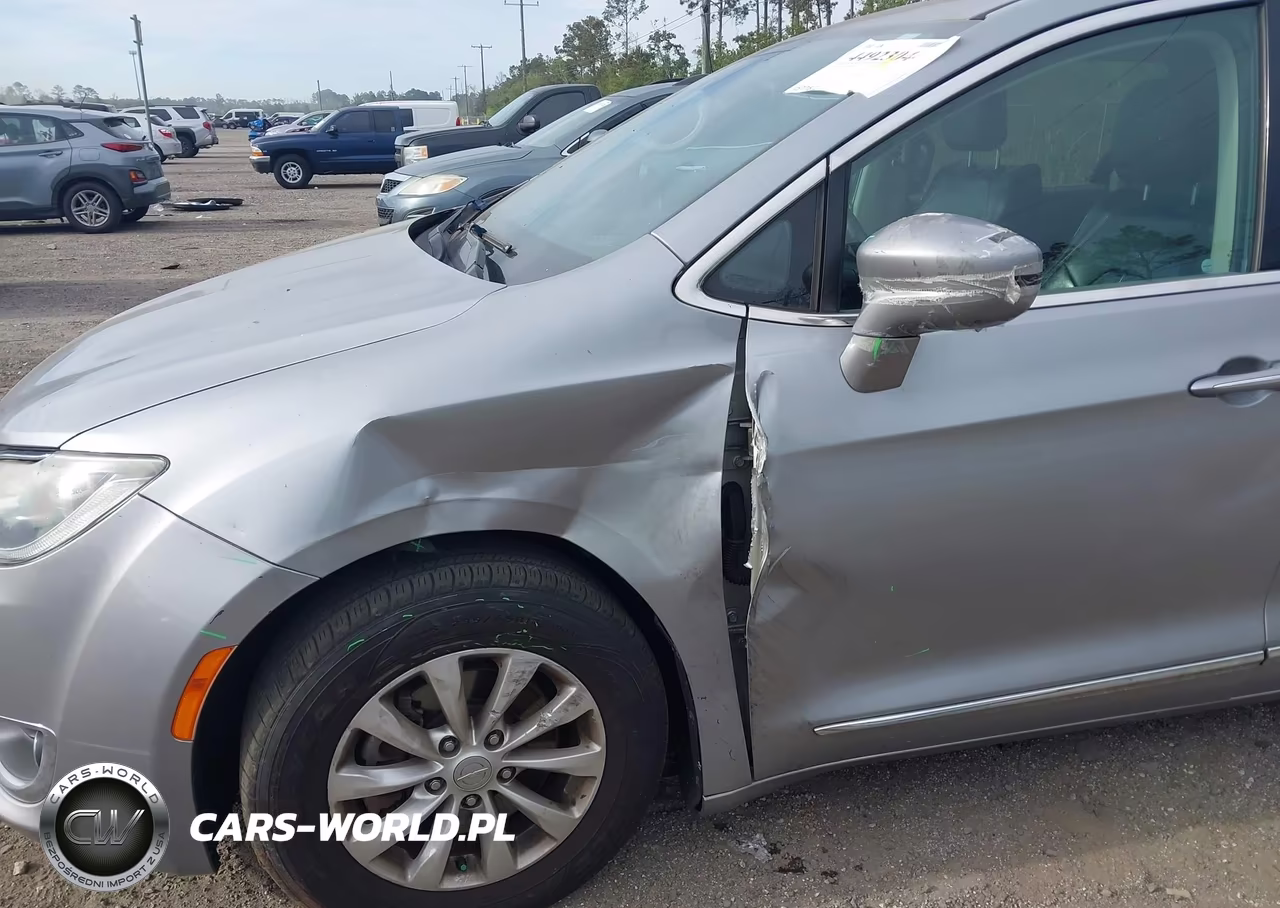 2018 Chrysler Pacifica Touring L VIN:2C4RC1BG2JR217734 - 6