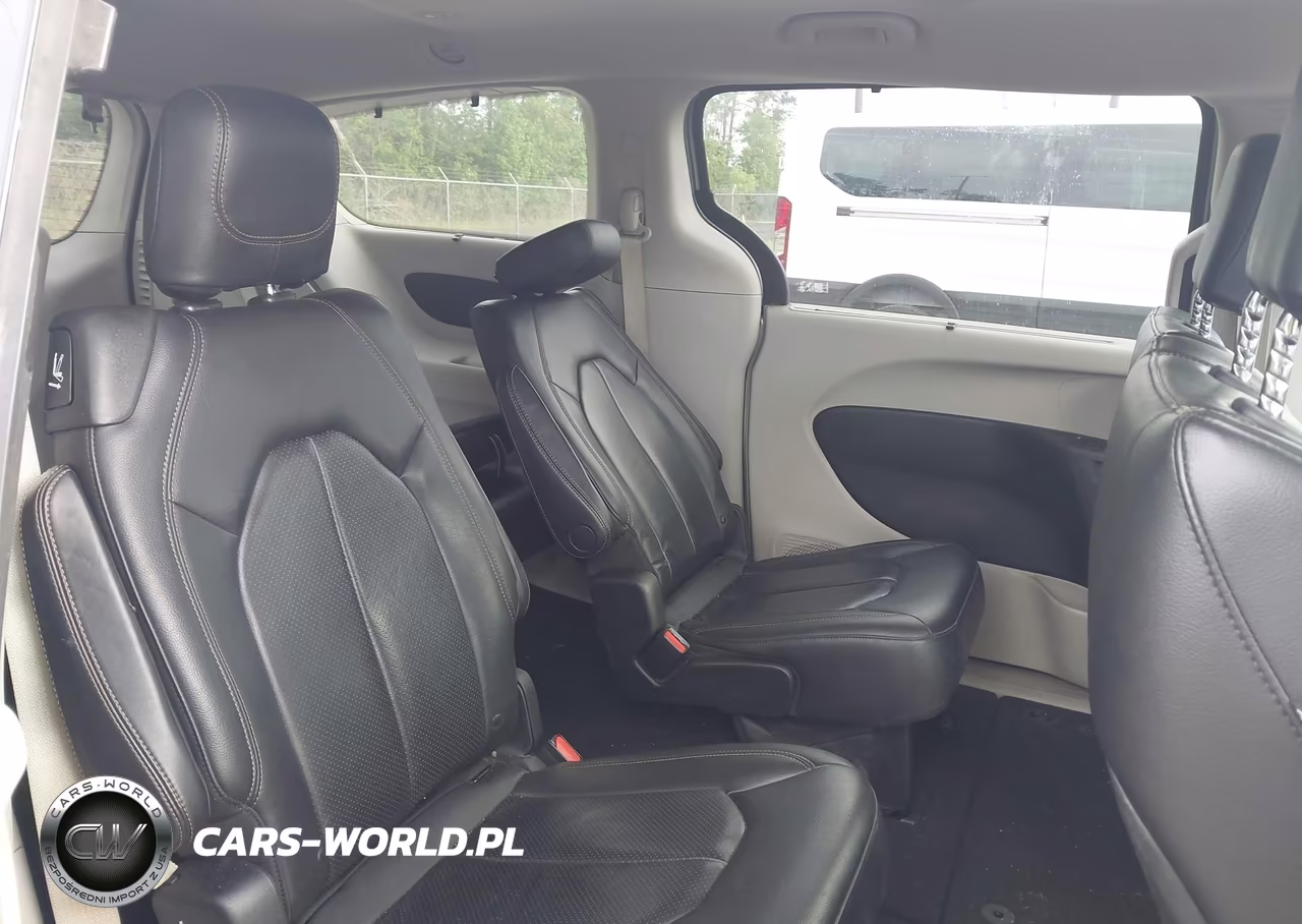 2018 Chrysler Pacifica Touring L VIN:2C4RC1BG2JR217734 - 8