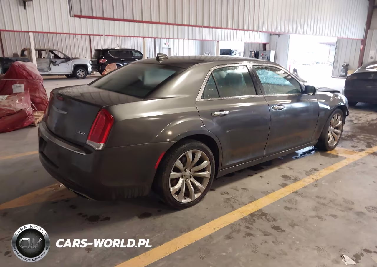 2019 Chrysler 300 Limited VIN:2C3CCAEG2KH536533 - 4