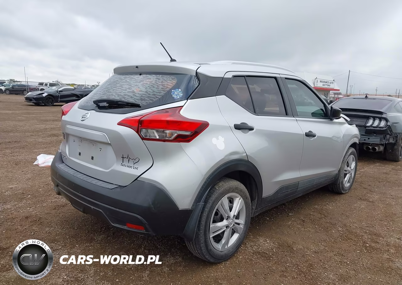 2019 Nissan Kicks S VIN:3N1CP5CU5KL559783 - 4
