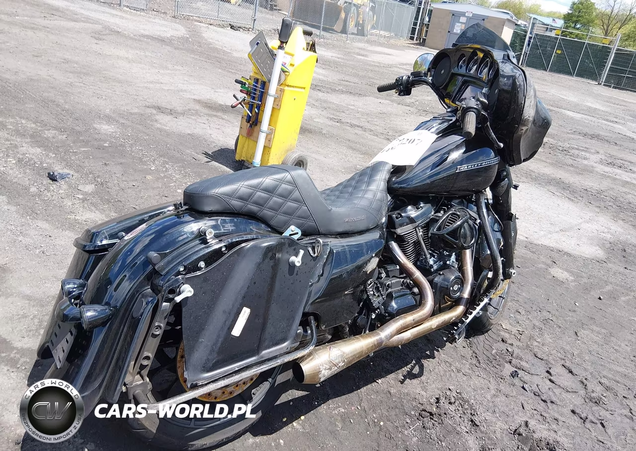 2018 Harley-Davidson Flhxs Street Glide Special VIN:1HD1KRC15JB685771 - 4