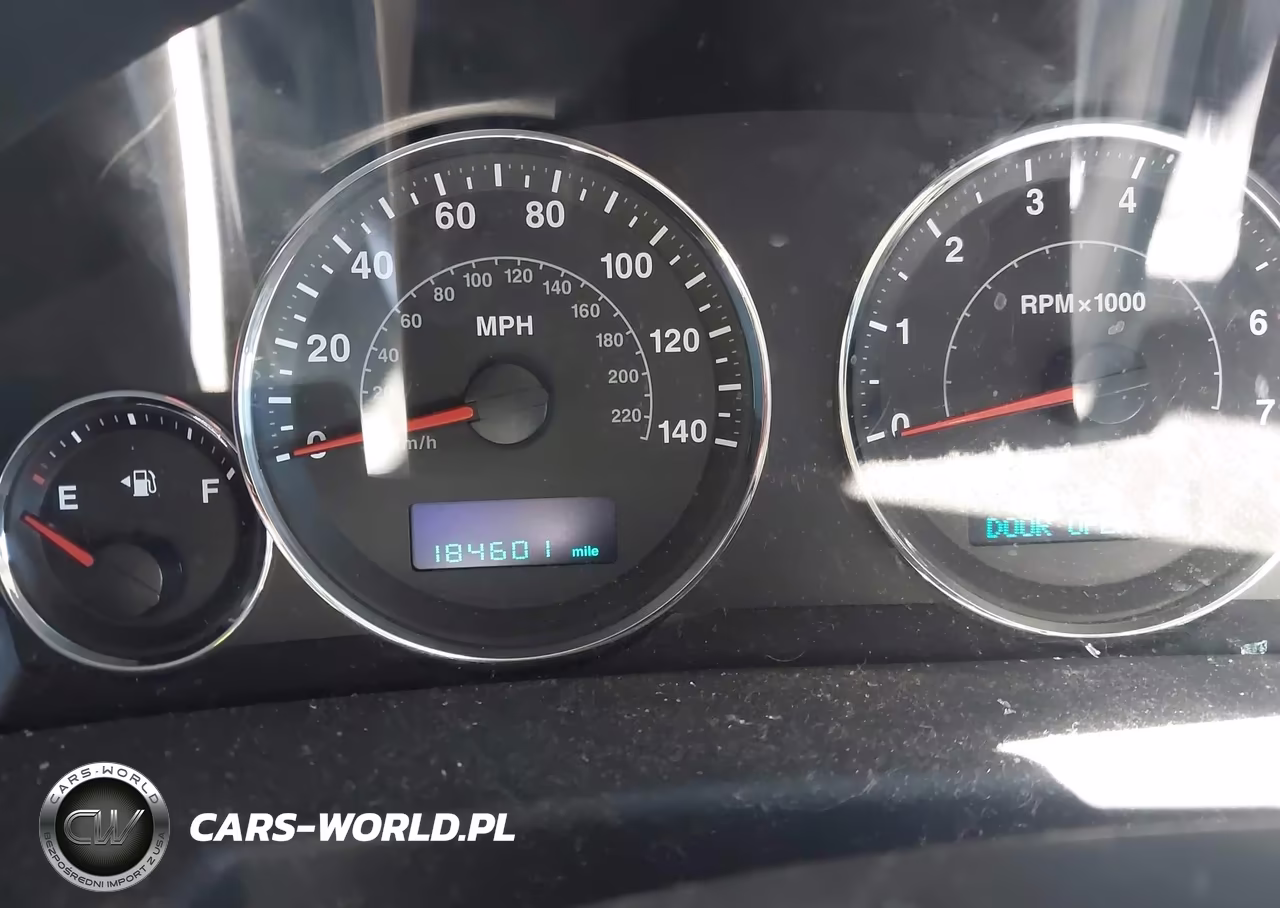 2007 Jeep Commander Sport VIN:1J8HG48P97C611640 - 7