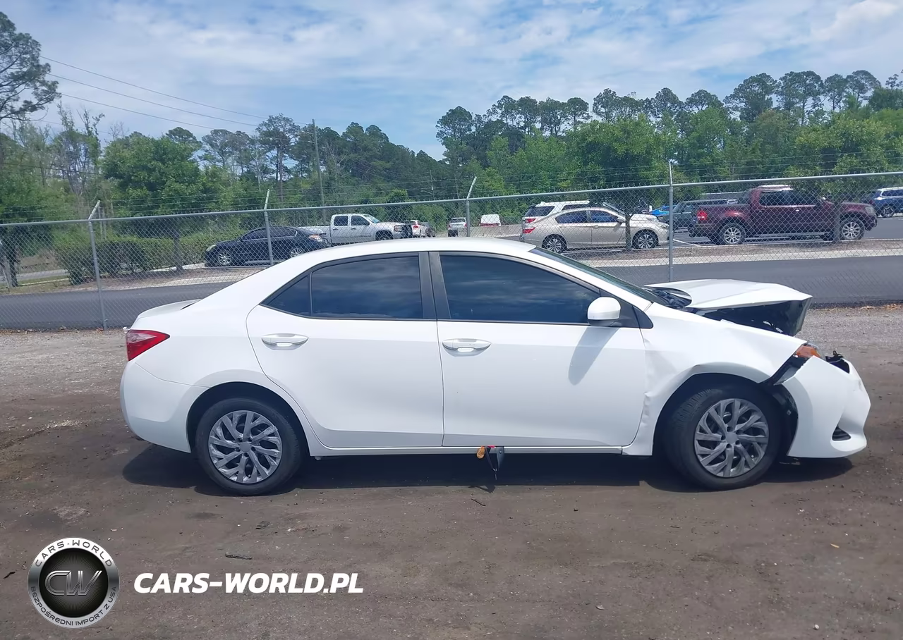 2019 Toyota Corolla Le VIN:2T1BURHE6KC165559 - 13