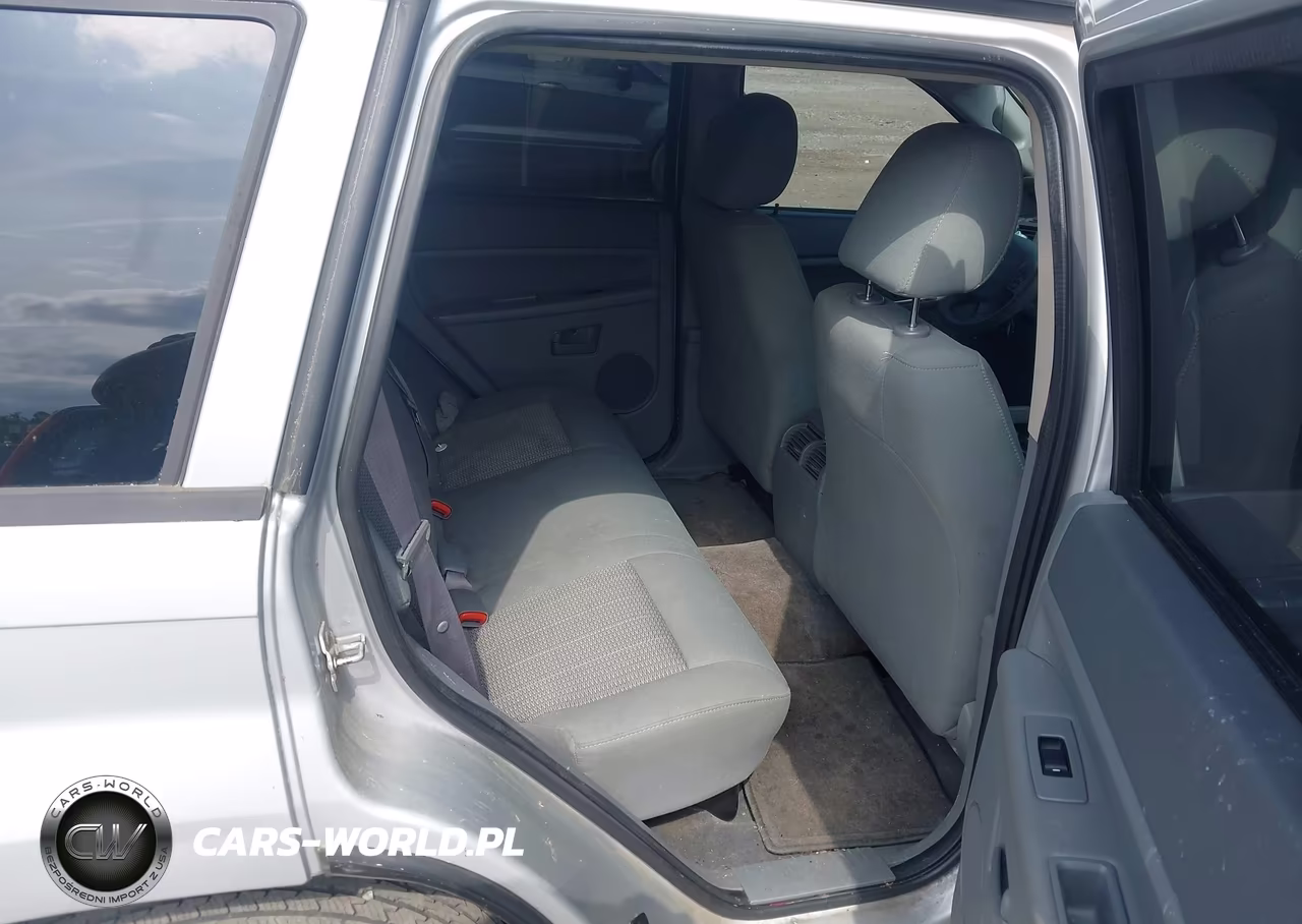 2007 Jeep Grand Cherokee Laredo VIN:1J8GR48K97C673940 - 8