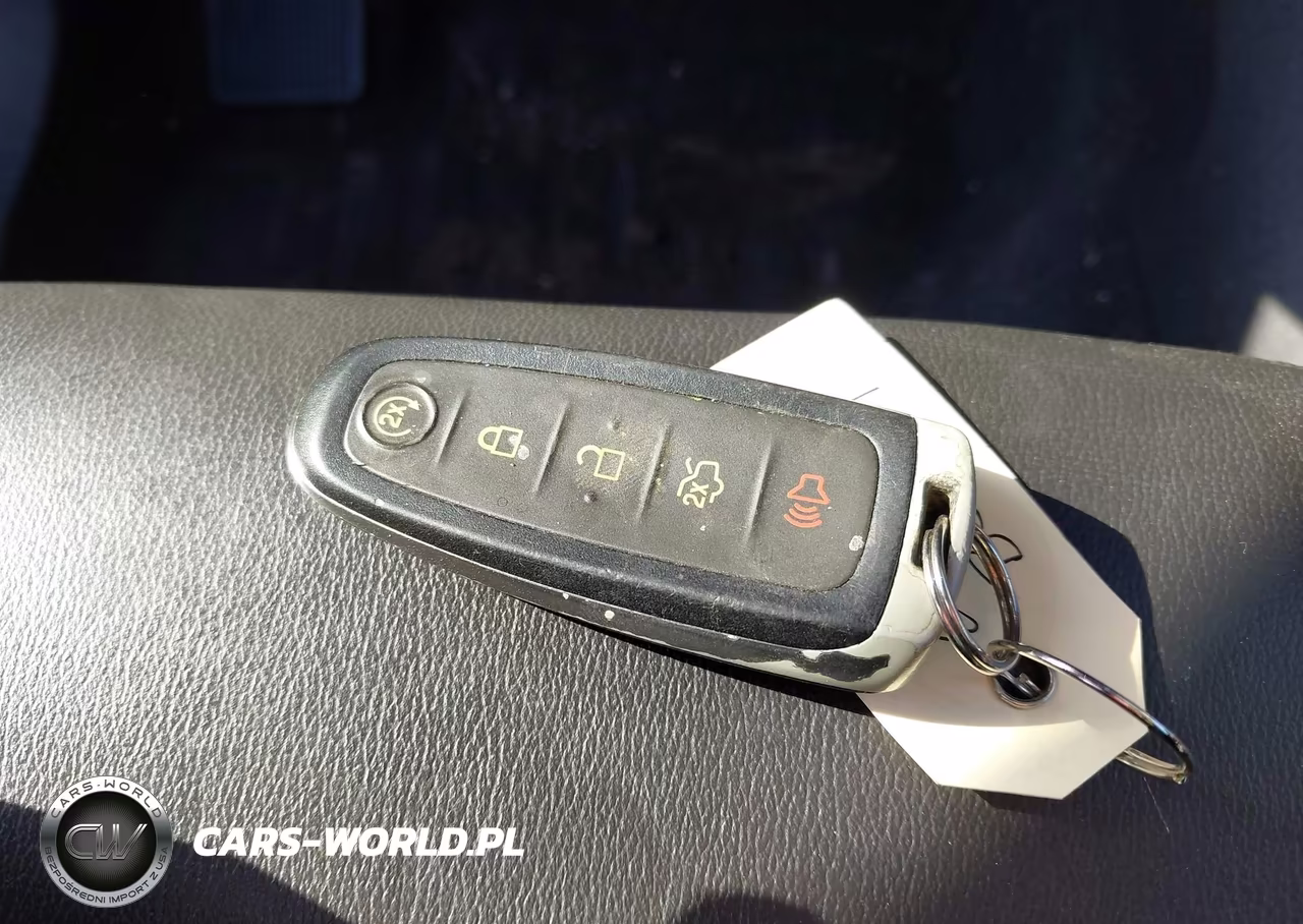 2017 Ford Escape Titanium VIN:1FMCU0J94HUB50059 - 11
