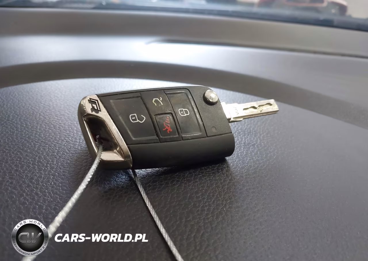 2016 Volkswagen Golf R 4-Door VIN:WVWUF7AU0GW139224 - 11