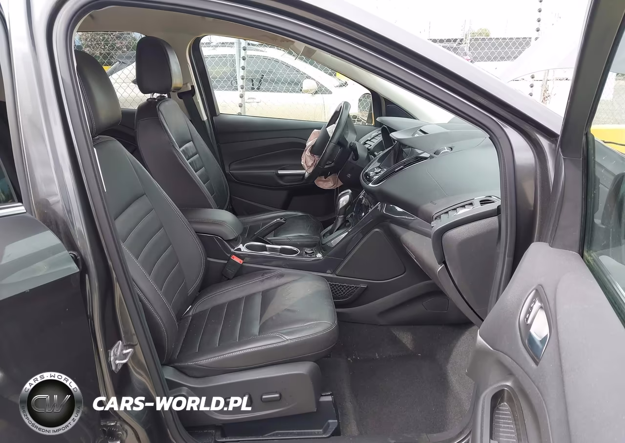 2016 Ford Escape Titanium VIN:1FMCU9J92GUC60305 - 5