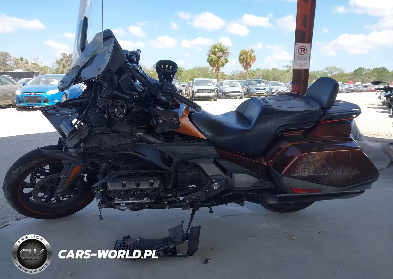 2018 Honda Gl1800 B VIN:JH2SC7913JK000463 - 13