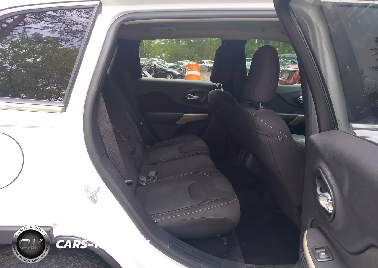 2017 Jeep Cherokee Latitude Fwd VIN:1C4PJLCB8HW573988 - 8