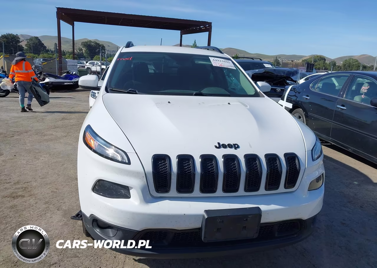 2018 Jeep Cherokee Latitude 4X4 VIN:1C4PJMCX1JD600810 - 12