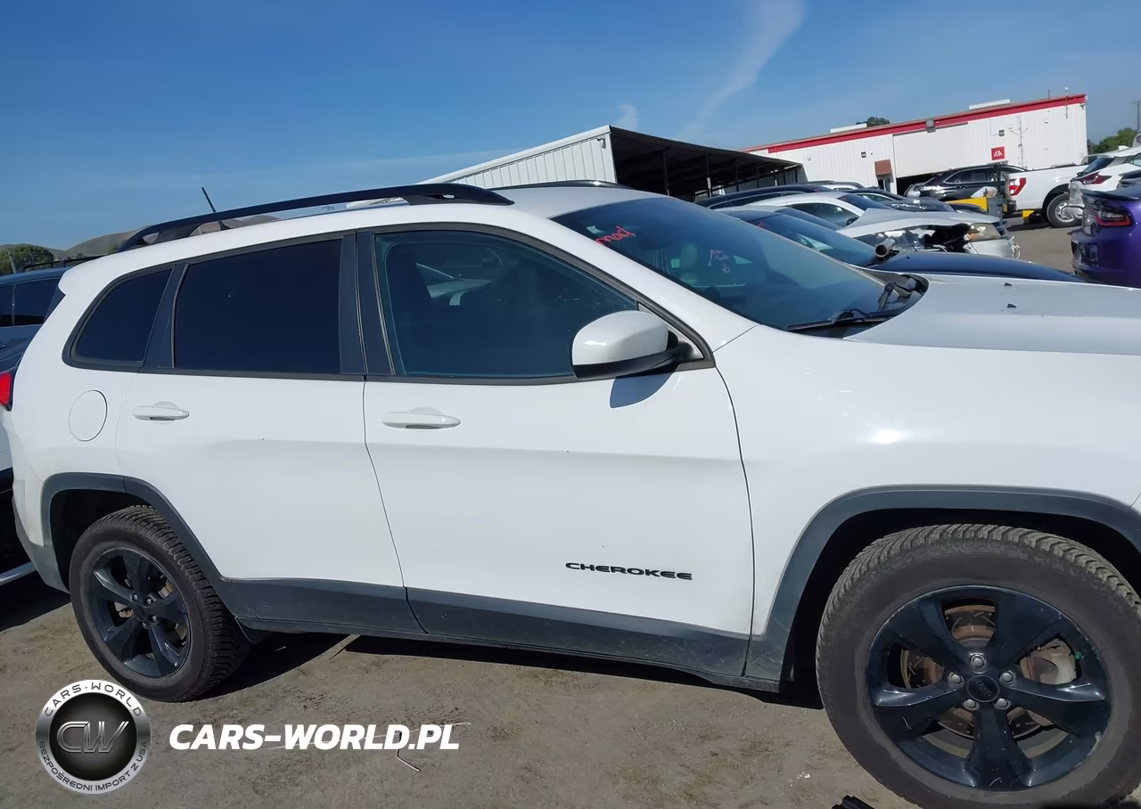 2018 Jeep Cherokee Latitude 4X4 VIN:1C4PJMCX1JD600810 - 13