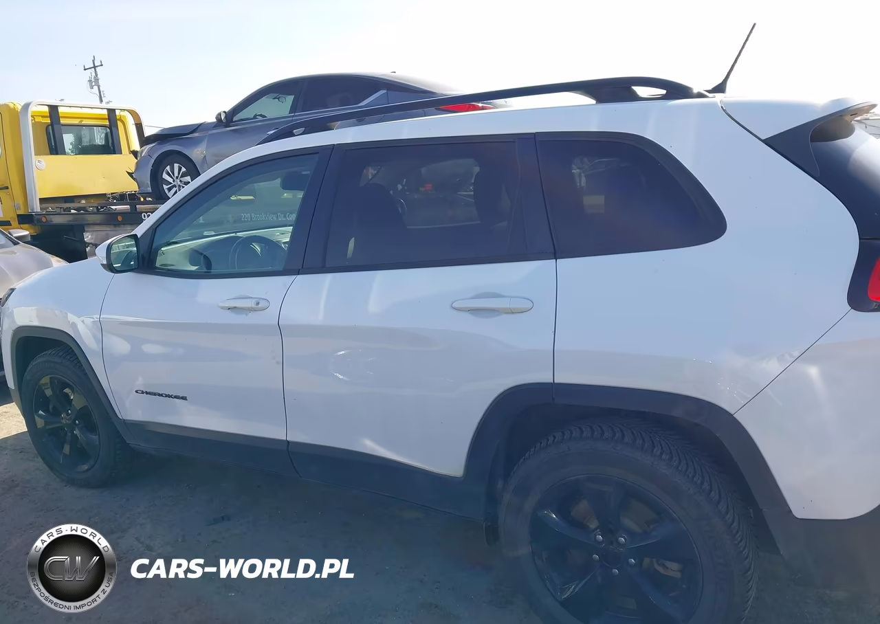 2018 Jeep Cherokee Latitude 4X4 VIN:1C4PJMCX1JD600810 - 14