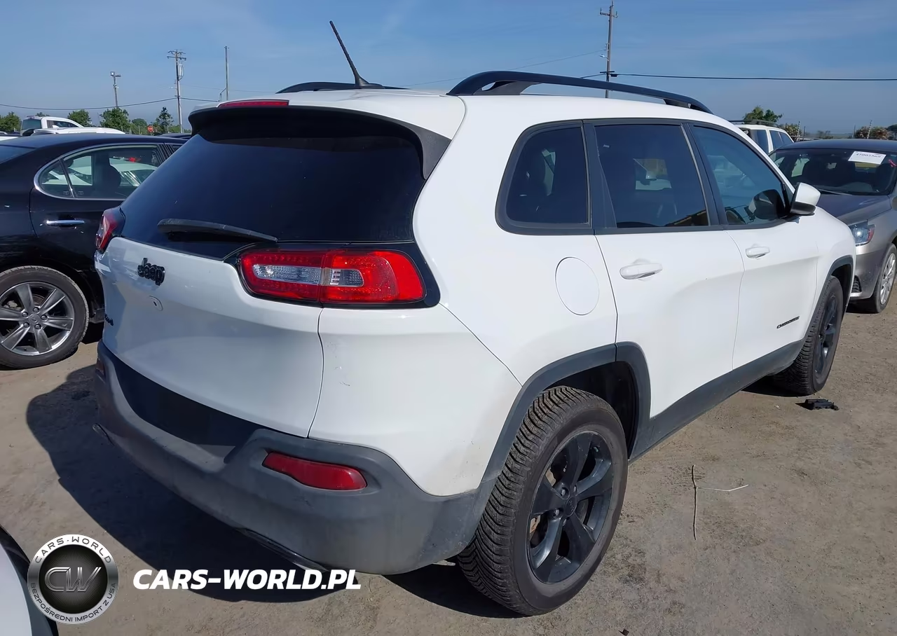 2018 Jeep Cherokee Latitude 4X4 VIN:1C4PJMCX1JD600810 - 4