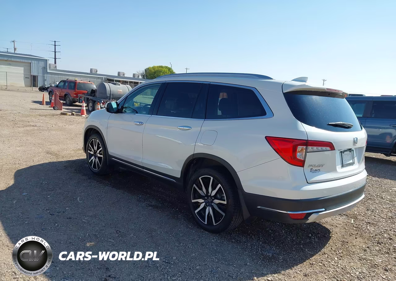 2019 Honda Pilot Touring VIN:5FNYF6H67KB002068 - 3