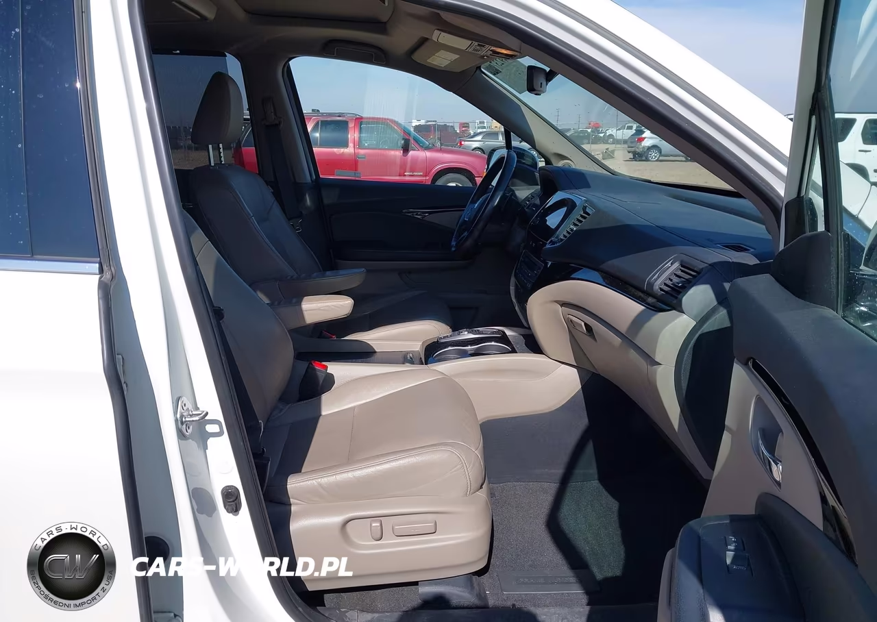 2019 Honda Pilot Touring VIN:5FNYF6H67KB002068 - 5