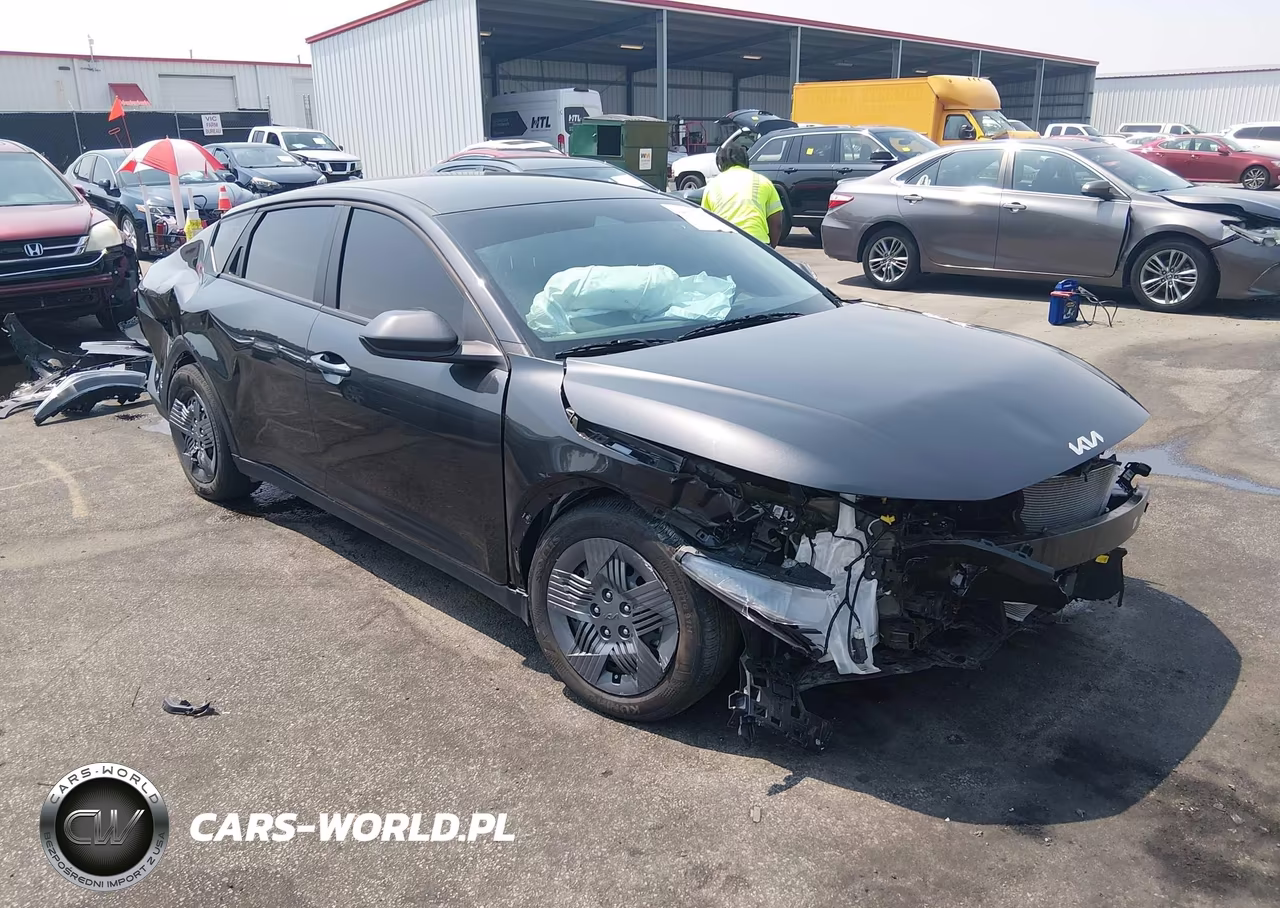 2025 Kia K4 Lx – zdjęcie 1 z 17