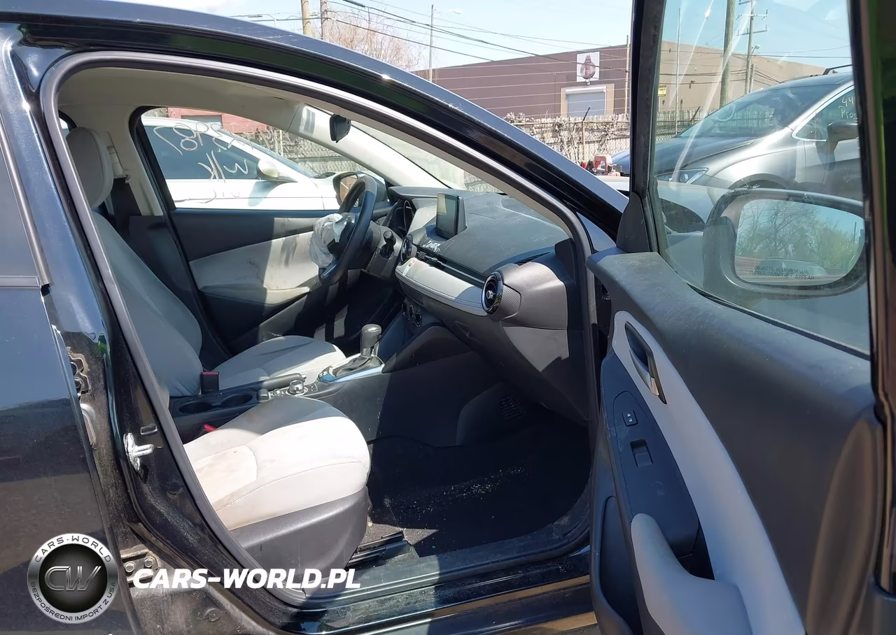 2019 Toyota Yaris Le VIN:3MYDLBYV3KY506887 - 5