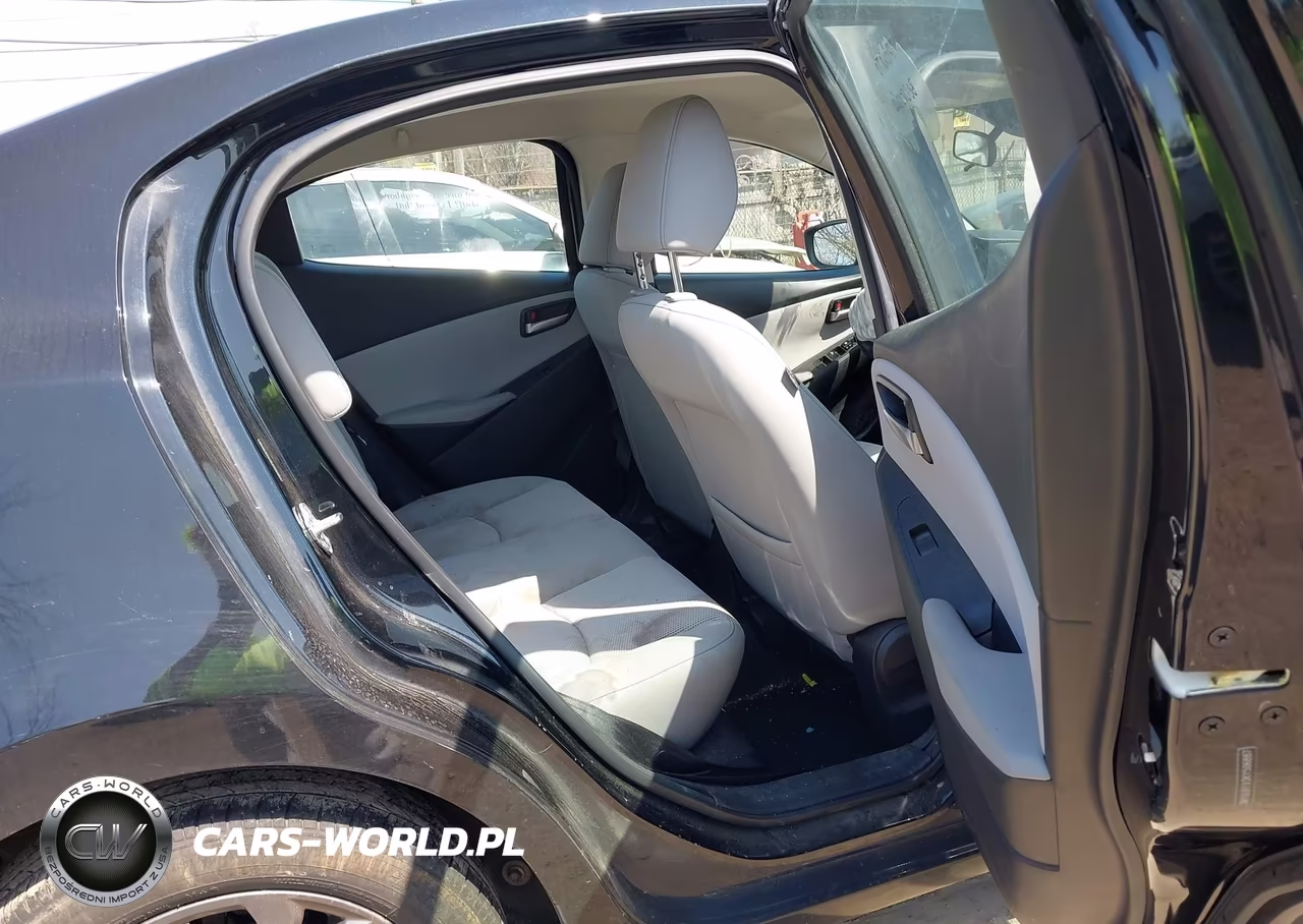 2019 Toyota Yaris Le VIN:3MYDLBYV3KY506887 - 8