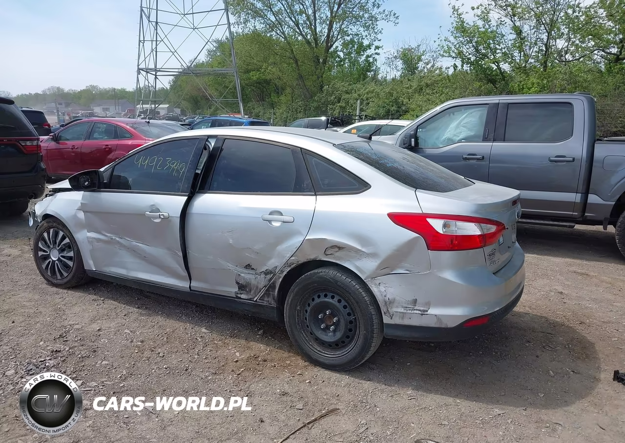 2012 Ford Focus Se VIN:1FAHP3F21CL414177 - 3