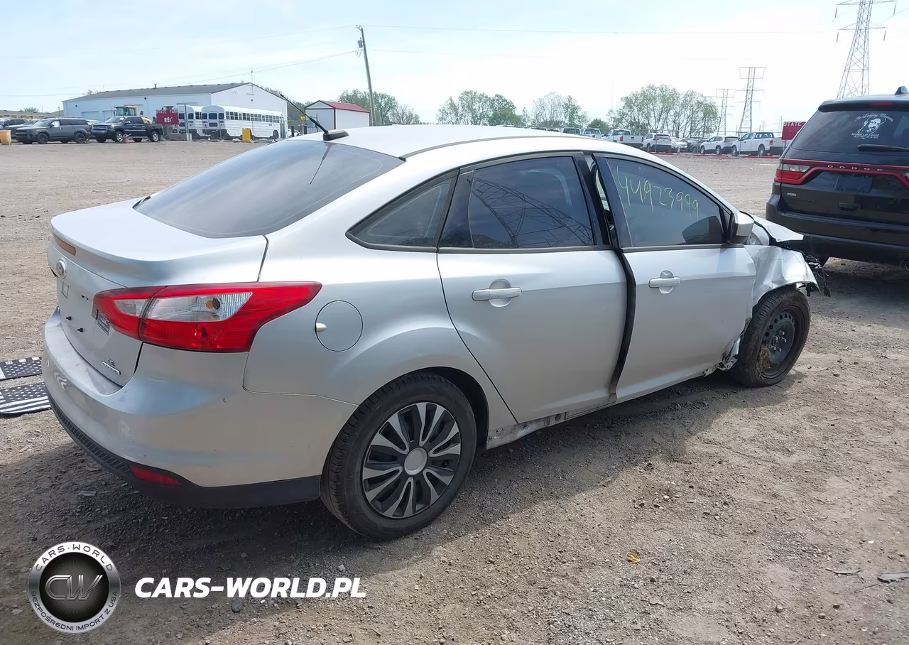 2012 Ford Focus Se VIN:1FAHP3F21CL414177 - 4