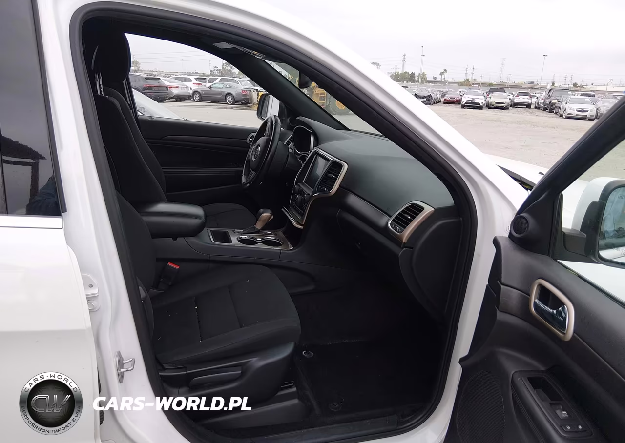 2016 Jeep Grand Cherokee Laredo VIN:1C4RJEAG2GC415598 - 5