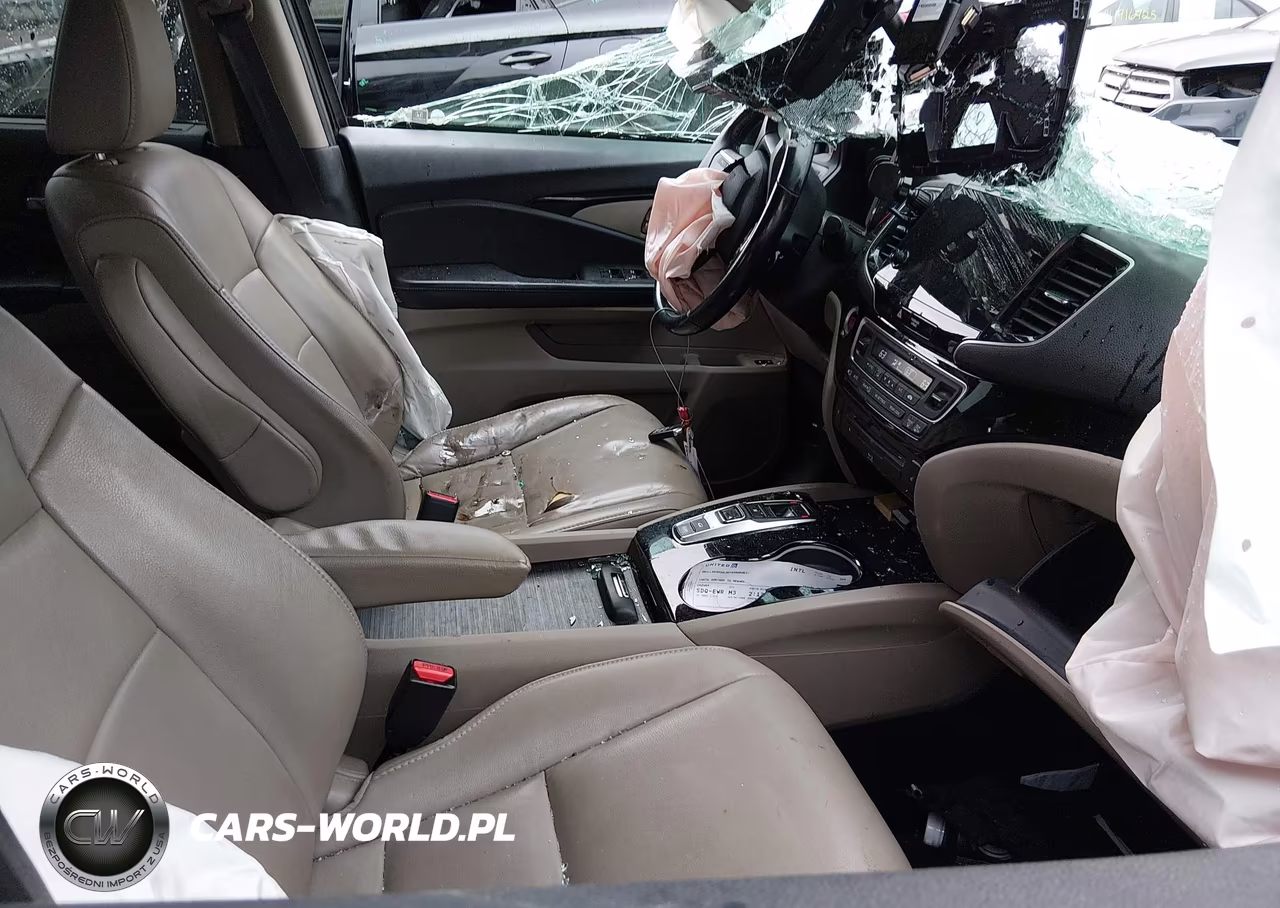 2019 Honda Pilot Touring VIN:5FNYF6H95KB051263 - 5
