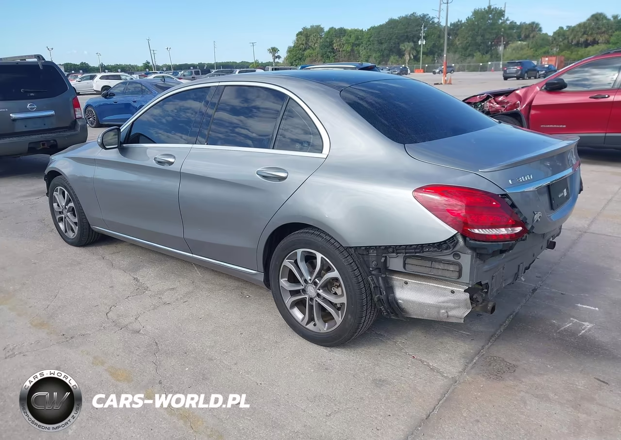 2016 Mercedes-Benz C 300 4Matic VIN:55SWF4KB3GU133425 - 3
