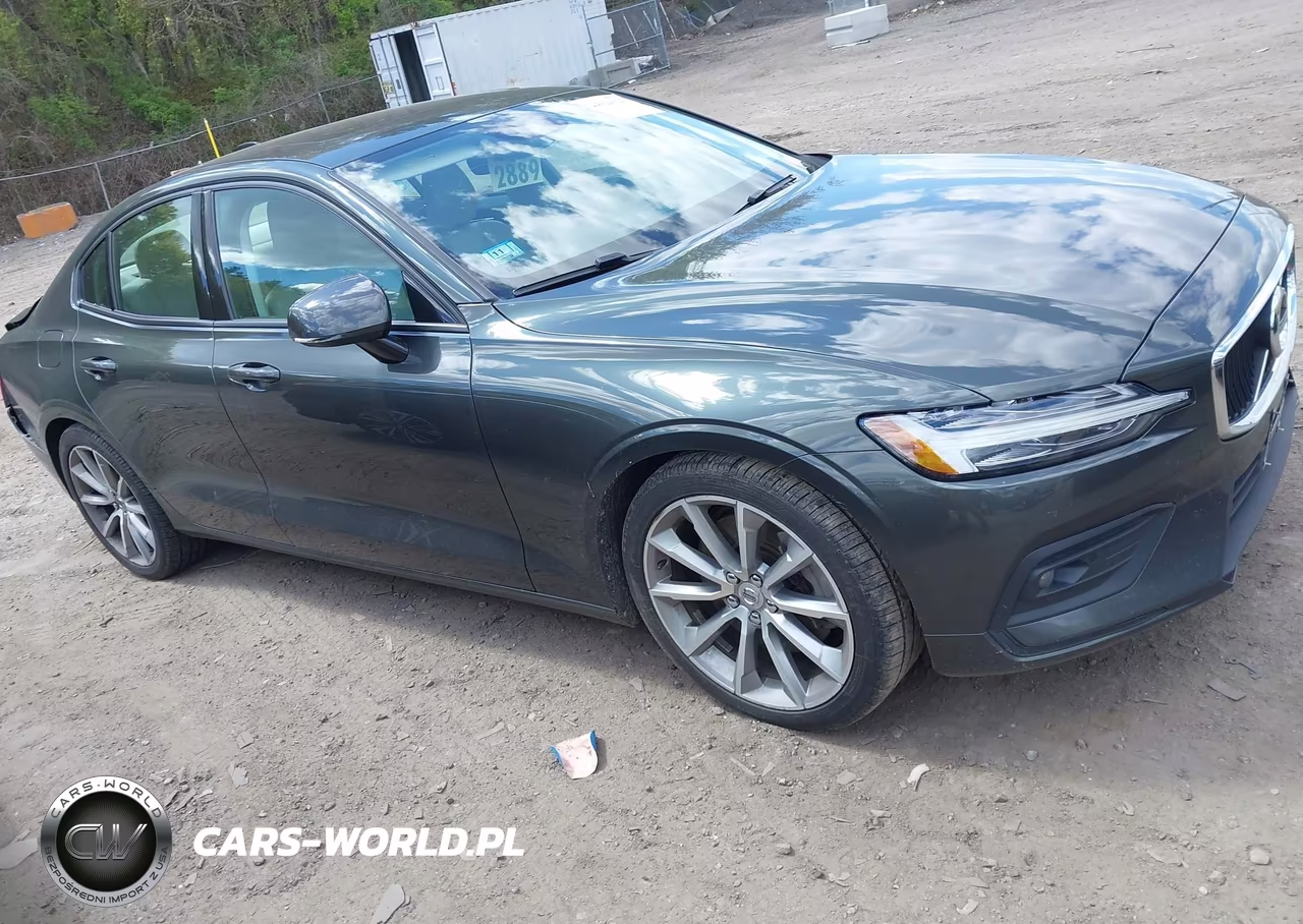 2021 Volvo S60 T6 Momentum – zdjęcie 1 z 16