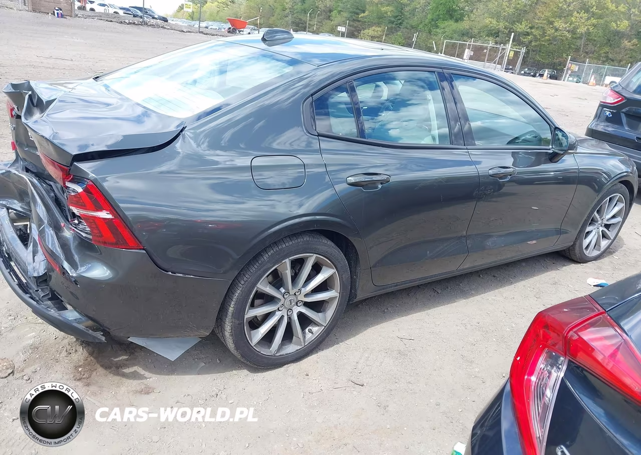2021 Volvo S60 T6 Momentum VIN:7JRA22TKXMG092420 - 4