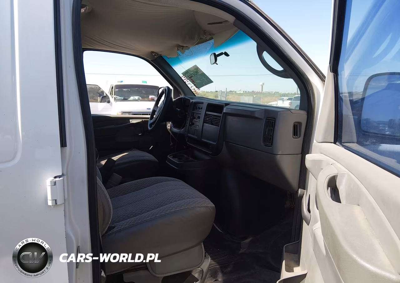 2004 Chevrolet Express VIN:1GCFG15XX41176300 - 5