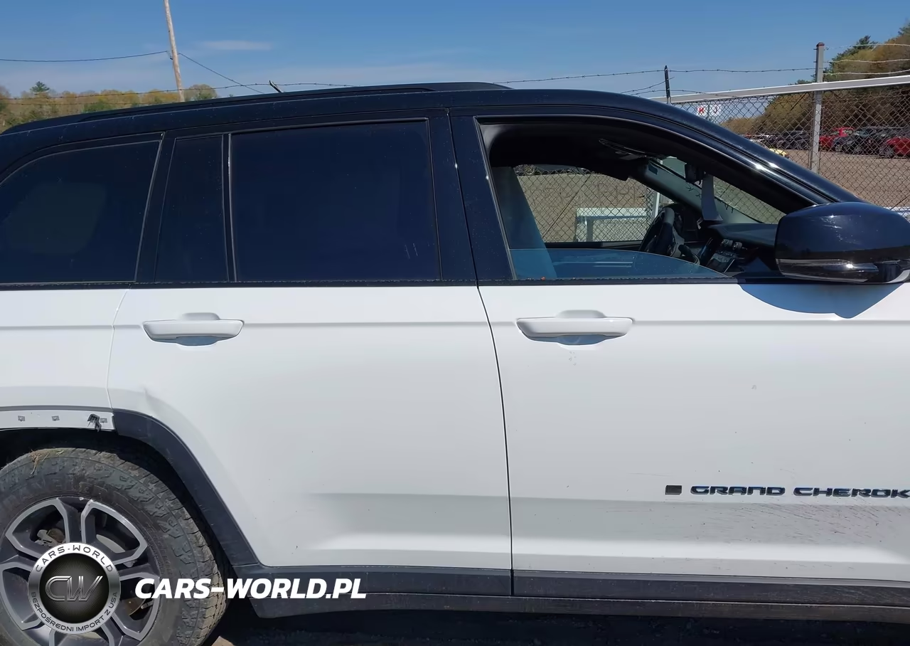 2023 Jeep Grand Cherokee 4Xe Trailhawk VIN:1C4RJYC63P8790991 - 13