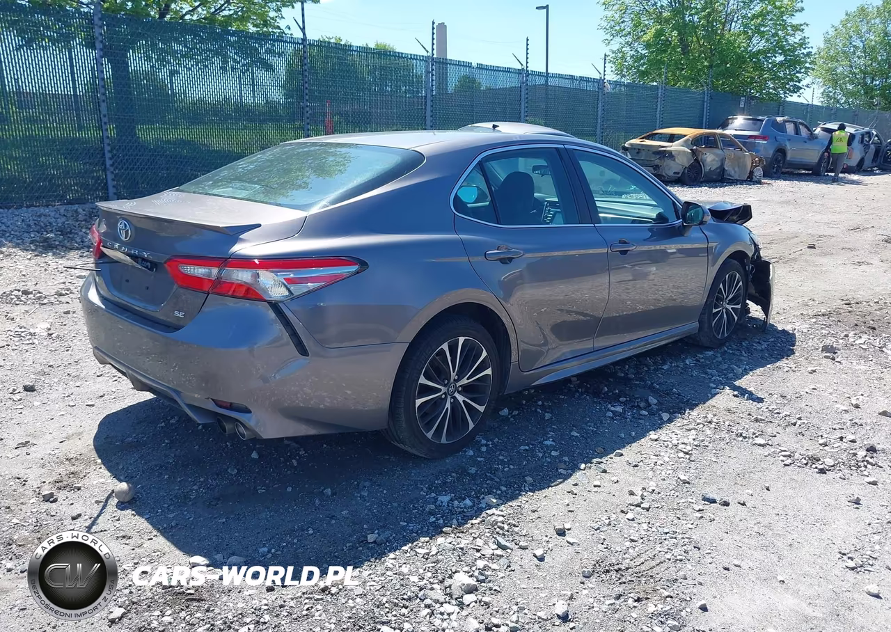 2018 Toyota Camry Se VIN:4T1B11HK5JU128273 - 4