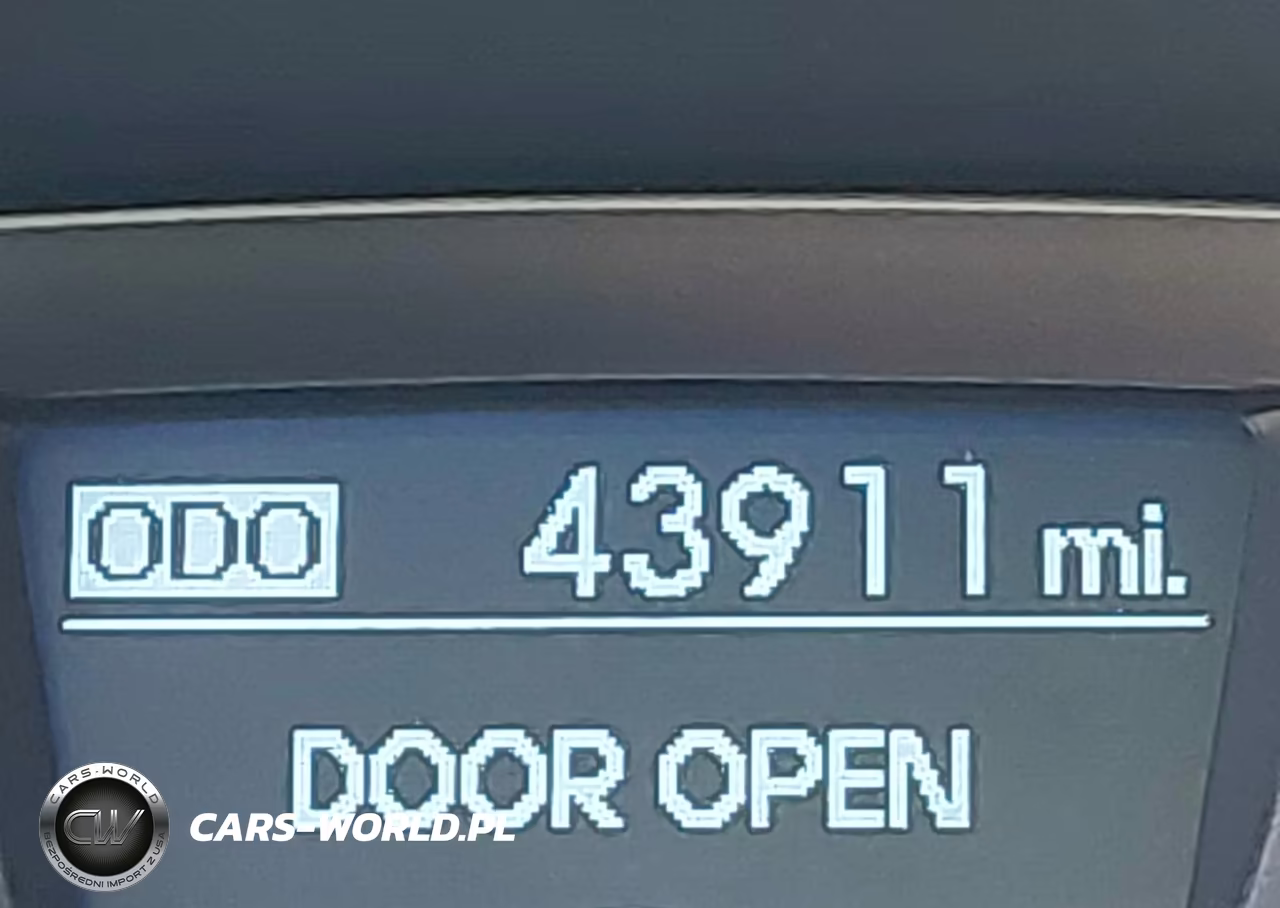 2015 Hyundai Genesis 3.8 Ultimate VIN:KMHHU6KJXFU129148 - 16