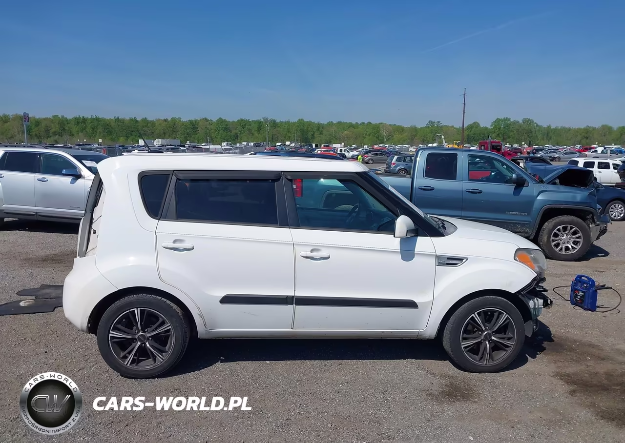 2011 Kia Soul + VIN:KNDJT2A24B7716840 - 13