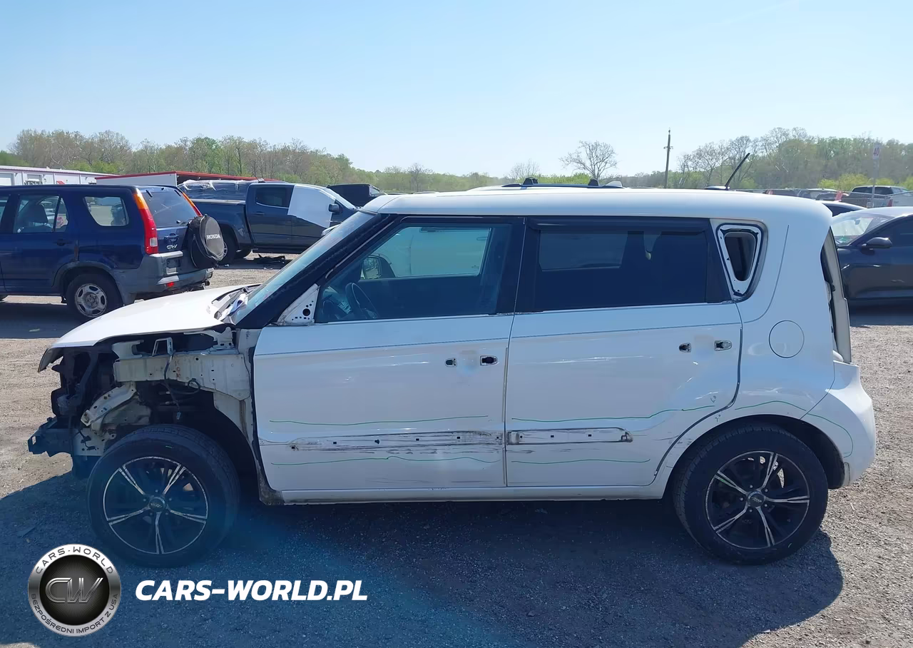 2011 Kia Soul + VIN:KNDJT2A24B7716840 - 14