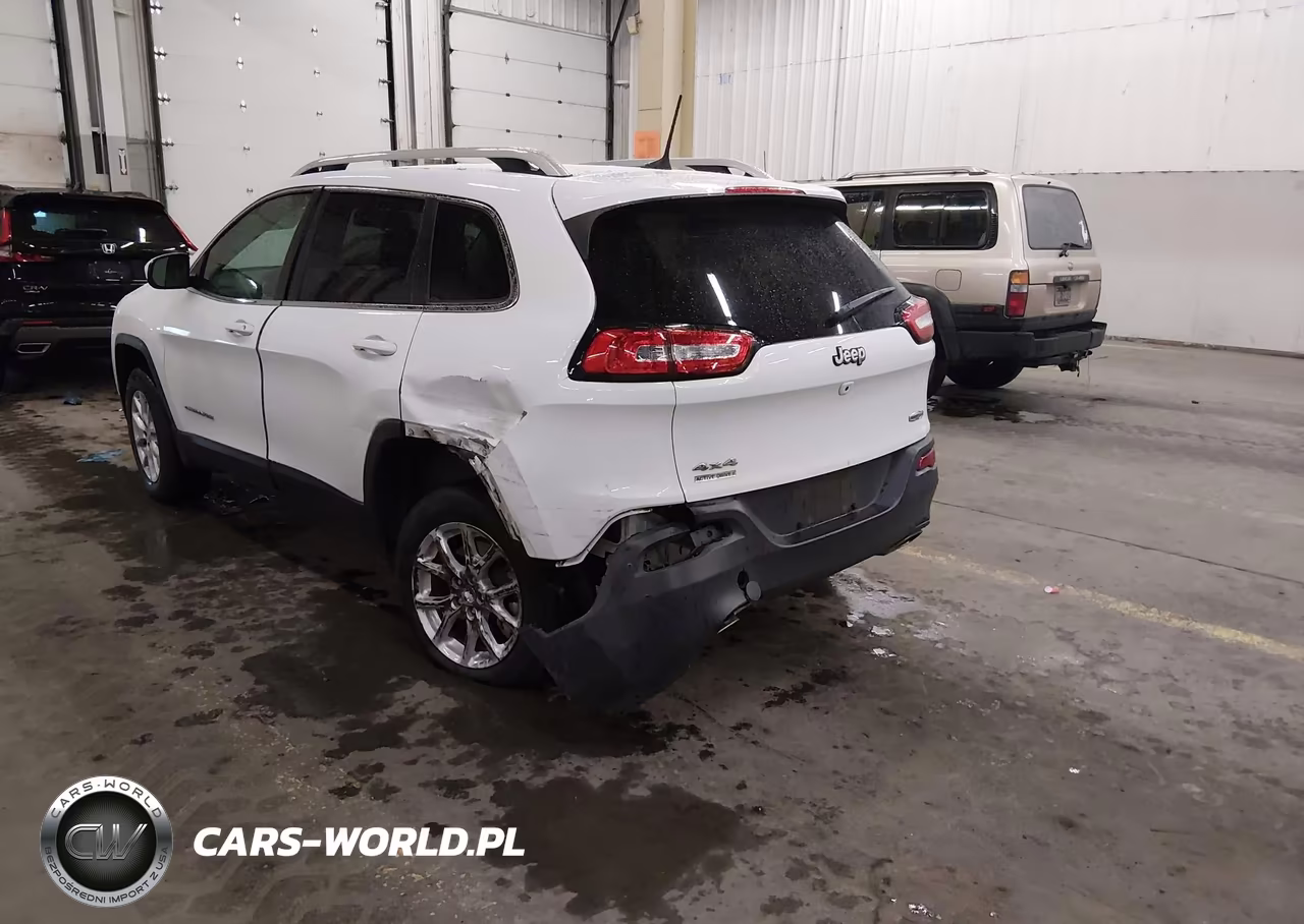2016 Jeep Cherokee Latitude VIN:1C4PJMCS4GW254947 - 3