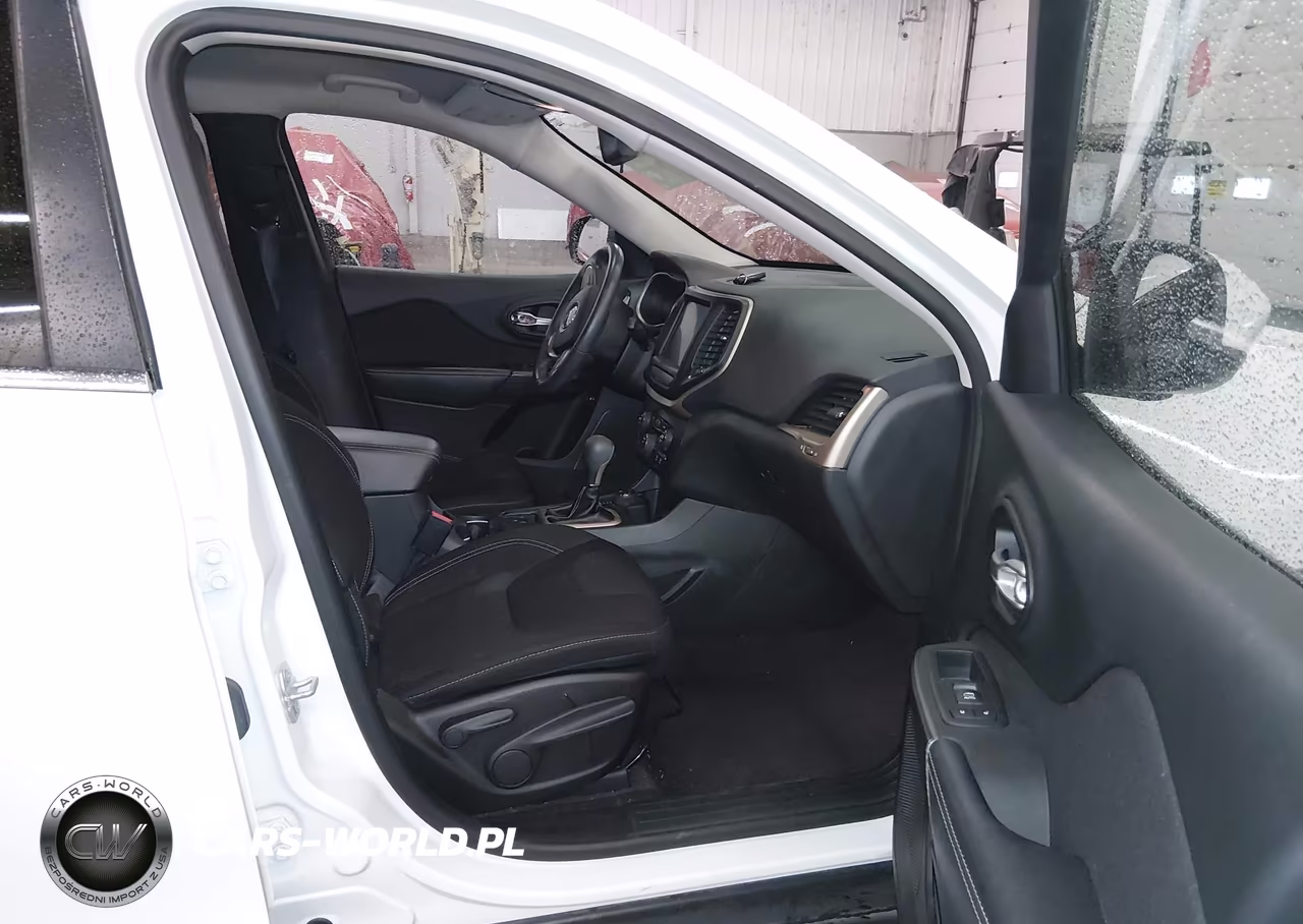 2016 Jeep Cherokee Latitude VIN:1C4PJMCS4GW254947 - 5