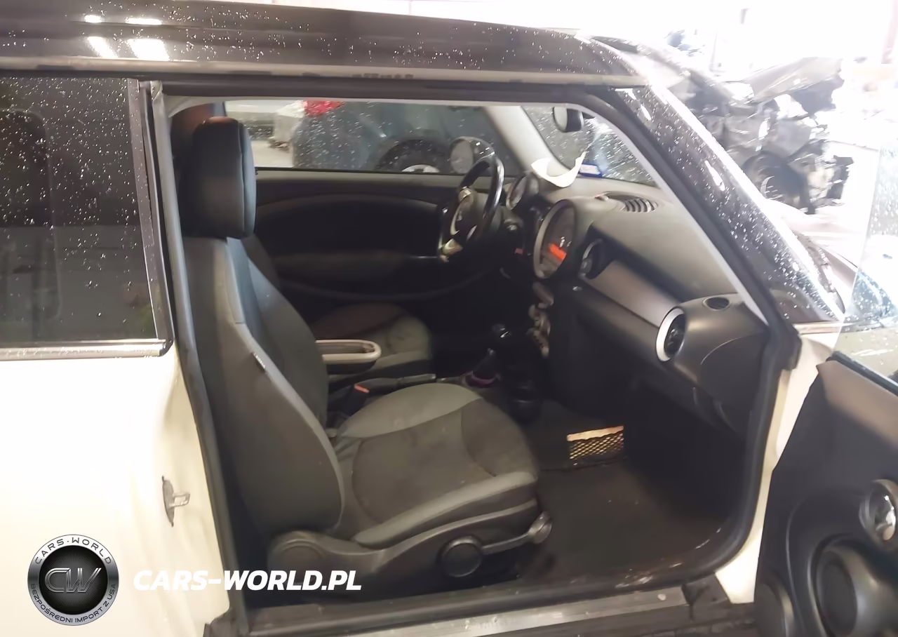 2010 Mini Cooper Clubman VIN:WMWML3C51ATX37898 - 5