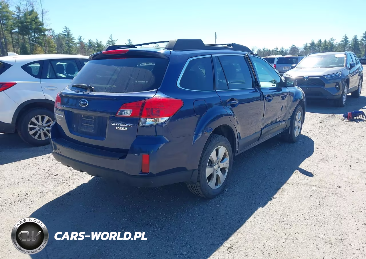2010 Subaru Outback 2.5I Premium VIN:4S4BRBCC8A3364324 - 4