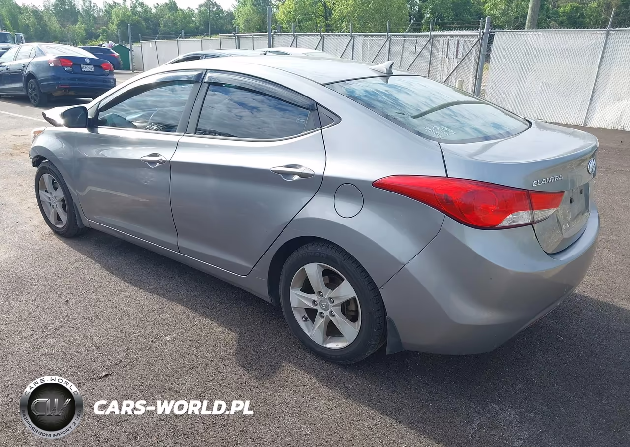 2013 Hyundai Elantra Gls VIN:KMHDH4AE5DU926464 - 3