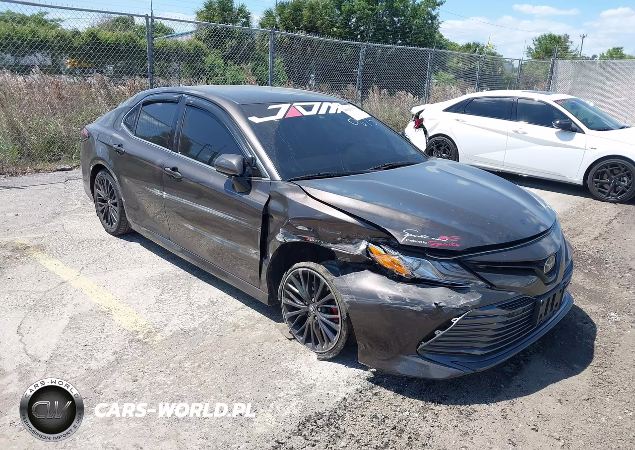 2018 Toyota Camry Xle VIN:4T1B11HK4JU020615 - 1