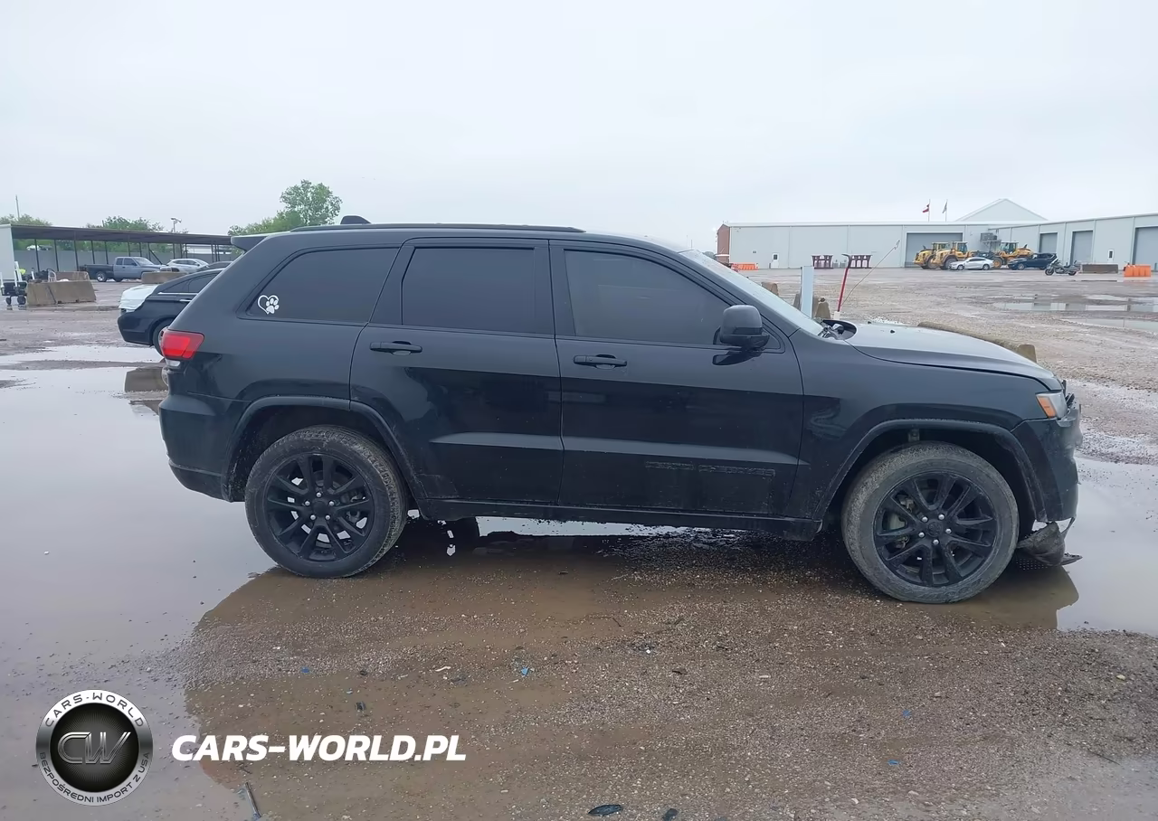 2017 Jeep Grand Cherokee Altitude 4X2 VIN:1C4RJEAG1HC833037 - 13