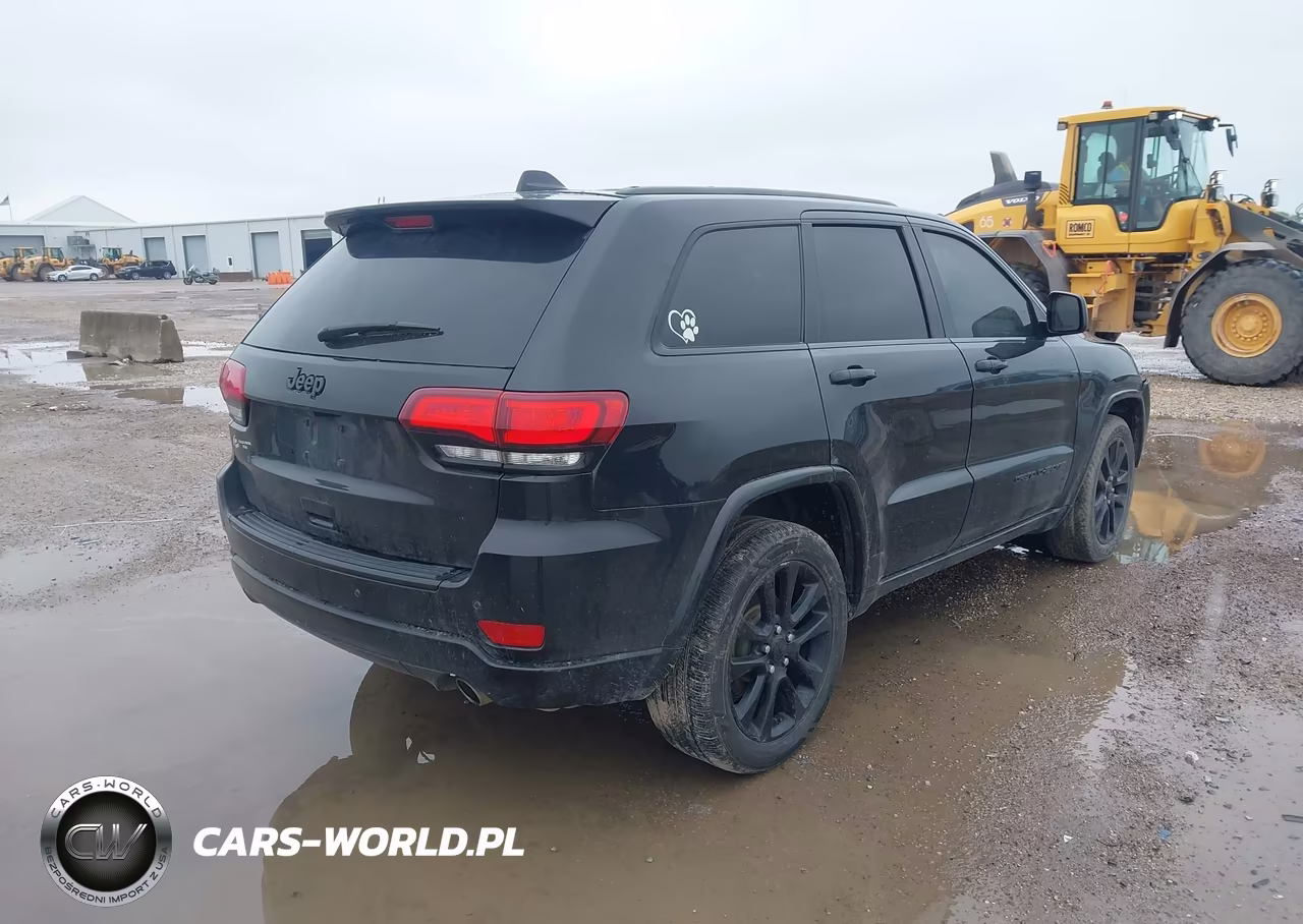 2017 Jeep Grand Cherokee Altitude 4X2 VIN:1C4RJEAG1HC833037 - 4