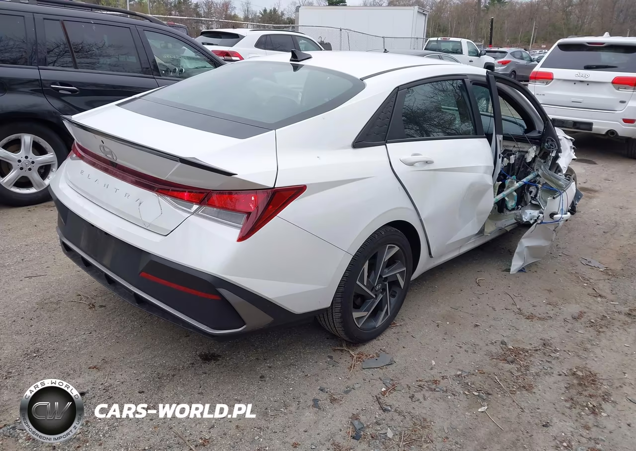 2025 Hyundai Elantra Sel Sport VIN:KMHLM4DG7SU884994 - 4