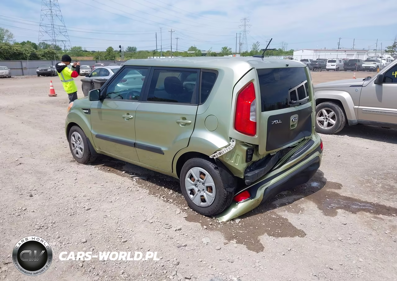 2013 Kia Soul VIN:KNDJT2A57D7612372 - 3