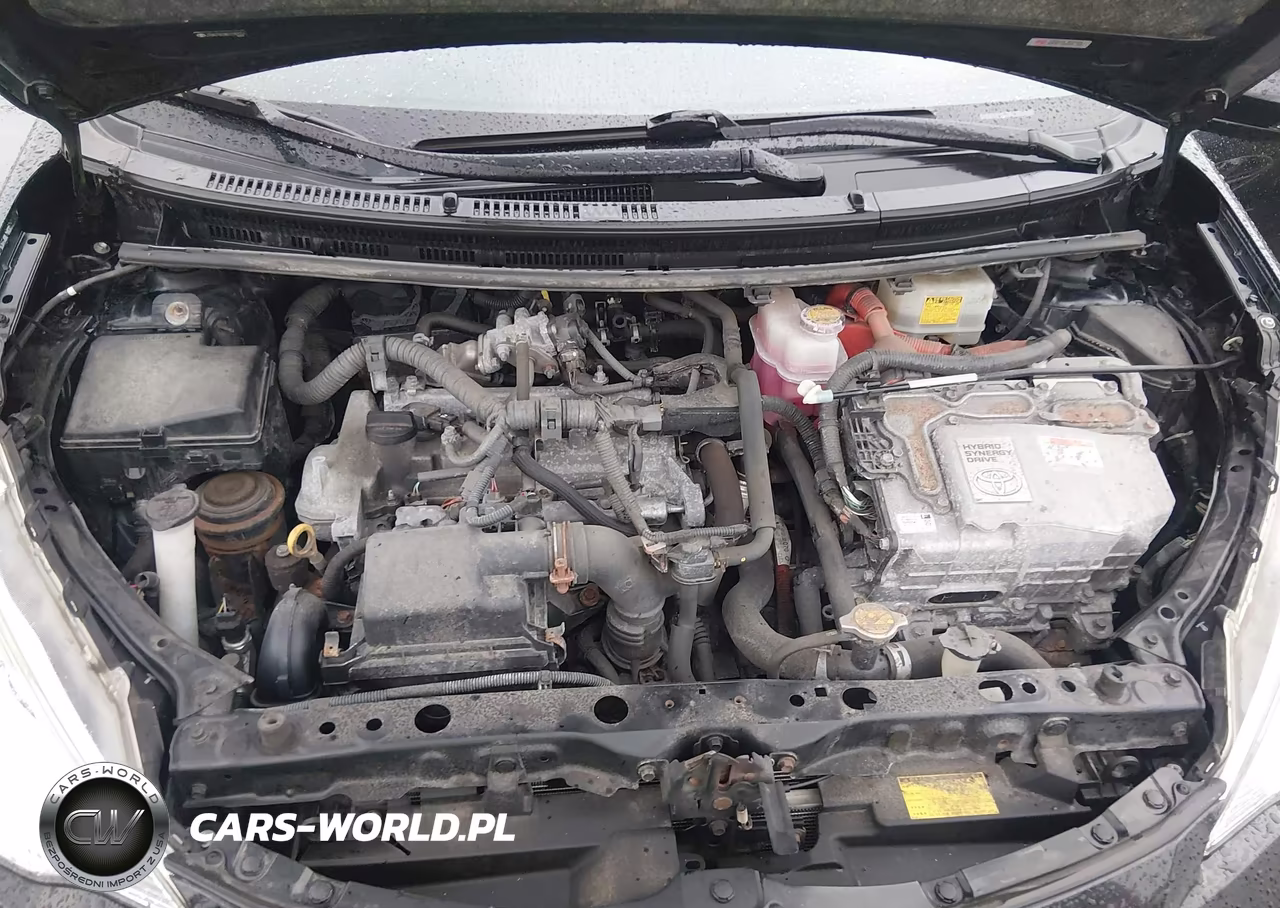 2013 Toyota Prius C Two VIN:JTDKDTB38D1532151 - 10