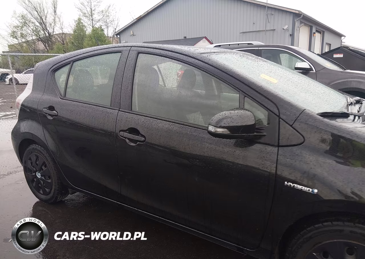 2013 Toyota Prius C Two VIN:JTDKDTB38D1532151 - 13